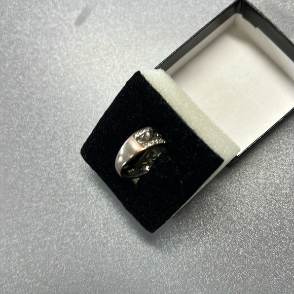 Sterling Silver Diamond Ring - Picture 5 of 8